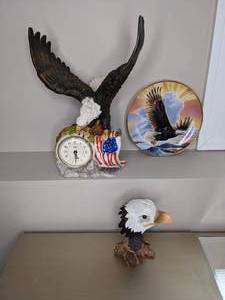 lot 121 image: Patriotic Eagle Figurines and Collector Plate
