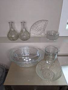 lot 124 image: Lot of Decorative Glass Servingware