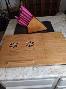 lot 530 image: Kitchen Knife Block & Breakfast in Bed Tray