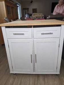 lot 538 image: Rolling Kitchen Island w Expandable Leaf