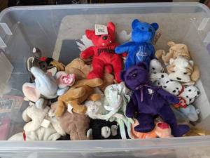 lot 371 image: Tote Filled with Beanie Babies