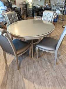 lot 552 image: Beautiful Glass Top Dining Table w Four Chairs