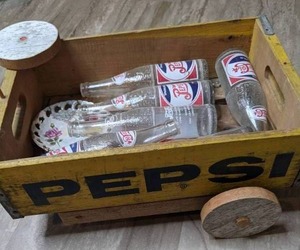 lot 557 image: Vintage Pepsi Crate Wagon with Bottles