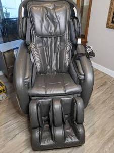 lot 1 image: High End Cozzia Massage Chair - Tested and Works Great