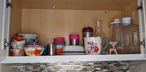 lot 516 image: Lot of Glass and Plastic Kitchenware
