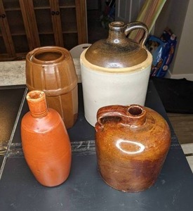 lot 524 image: Vintage Jugs & Vases