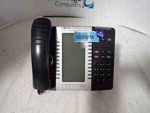 lot 14 image: Mitel 5340 IP phone with handset (no power cord)