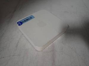 lot 71 image: Apple&nbspAirPort Extreme 802.11n (5th Gen) A1408