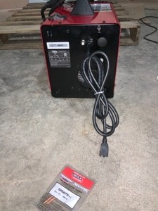 lot 30 image: LINCOLN ELECTRIC 125 Amp Weld-Pak 125 HD Flux-Cored Welder with Magnum 100L Gun, Flux-Cored Wire, 115V NEWTESTED SEE PICS