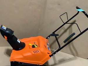 lot 62 image: YARDMAX 18 in. Single-Stage Gas Snow Blower LIKE NEW TESTED SEE PICS
