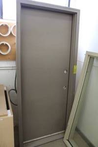 lot 375 image: Door with Frame 32Wx80H