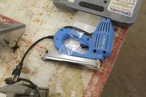 lot 347 image: Arrow Electric Brad Nail Gun 18GA ET100
