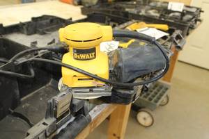 lot 357 image: DeWalt Palm Grip Sander DW411 with Case