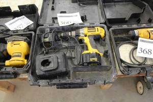 lot 366 image: DeWalt Heavy Duty XRP 12 12V Cordless DrillDriver DW980 with Battery, Charger DW9107, Case