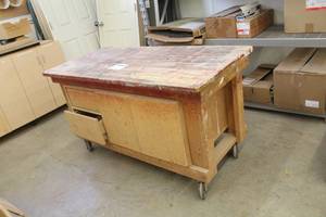 lot 405 image: Rolling Wood Workstation with Drawers and Cabinets