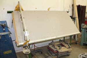 lot 338 image: Castle Face Framing Table