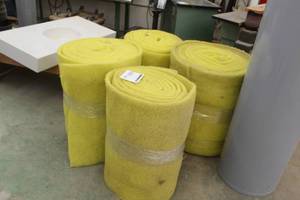 lot 440 image: Lot of (4) Wall Net Rolls 1x30Wx40L Yellow