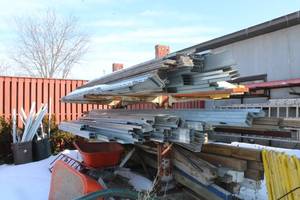 lot 469 image: Lot of (Approximately 80) Steel Studs