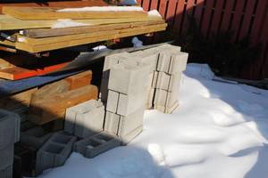 lot 468 image: Lot of (20) Cinder Blocks 16x8x8