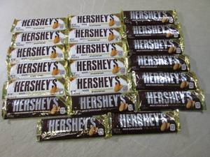 (B-1) 20 Hersheys White and Milk Ch...