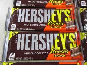 (B-1) 20 Hersheys Reeses Pieces Can...