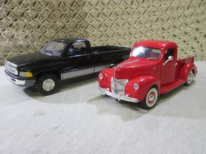 (CS) 2 Diecast Pickup Trucks 118 S...