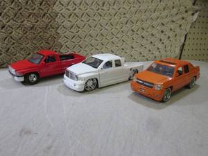 (CS) 3 Diecast Pickup Trucks 124 S...