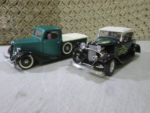 (CSB) 2 Diecast Vintage Vehicles 1...