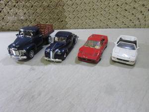 (CSB) 4 Diecast Vehicles 124 Scale...