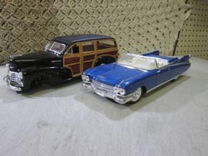 (CS) 2 Diecast Vintage Vehicles 11...
