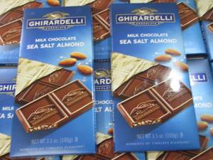 (B-3) 12 Large Milk Chocolate Sea S...