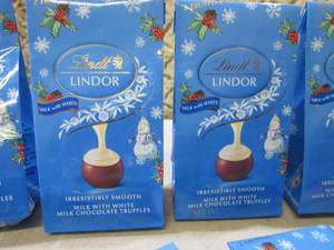 (C-3) 11 Lindor Truffles Best by Ma...