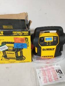 DEWALT 1400 Peak Amp Jump Starter with Digital Compressor