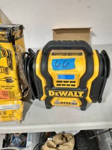 DEWALT 1400 Amp Professional Digital Power Station
