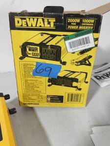 DEWALT Battery Extender 12-Volt, 750 Amp Battery Jump Starter