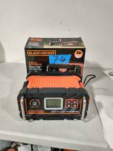 BLACK AND DECKER 15 Amp Battery Charger with 40 Amp Engine Start