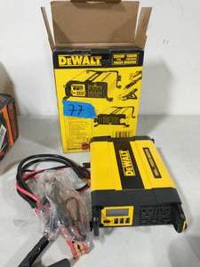 DEWALT 1000-Watt Power Inverter