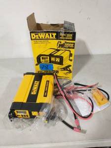 DEWALT 1000-Watt Power Inverter