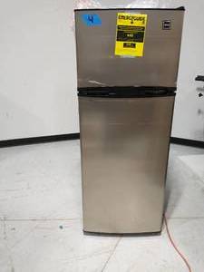 RCA 7.5 cu. ft. Refrigerator with Top Freezer in Stainless Look