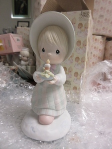 lot 412 image: PRECIOUS MOMENTS DECEMBER