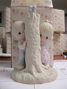 lot 414 image: PRECIOUS MOMENTS THEE I LOVE