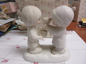 lot 415 image: PRECIOUS MOMENTS CHRISTMASTIME IS FOR SHARING