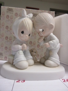 lot 418 image: PRECIOUS MOMENTS TO TELL THE TOOTH YOURE SPECIAL