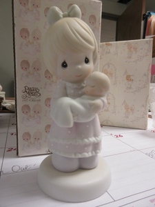 lot 419 image: PRECIOUS MOMENTS A SPECIAL DELIVERY