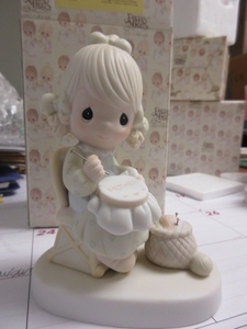 lot 422 image: PRECIOUS MOMENTS MOTHER SEW DEAR