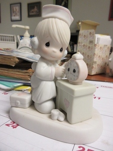 lot 426 image: PRECIOUS MOMENTS TIME HEALS
