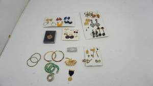 lot 40 image: Misc Jewelry