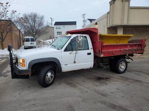 lot 2 image: 1998 GMC Sierra 3500 Plow Truck with Dump Bed - 1GDJK34R4WF021508