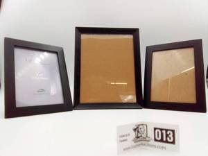 lot 013 image: Picture Frame Set