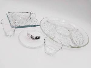 lot 055 image: Vintage Crystal and Pyrex Bundle